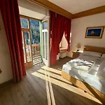 Rifugio Ospitale 여관 코르티나 담페조
