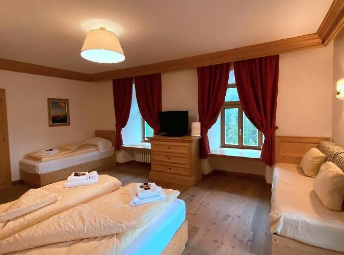 Rifugio Ospitale 여관 코르티나 담페조